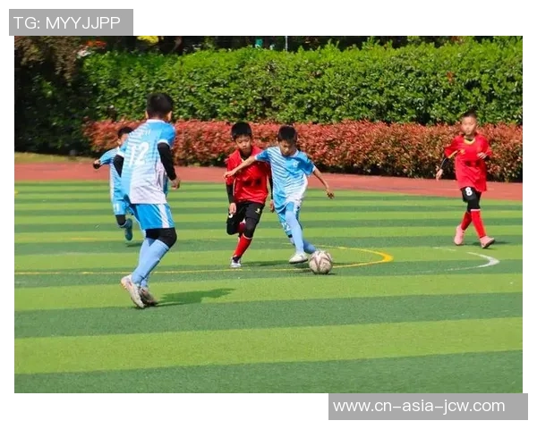 小学足球训练精彩瞬间展示,培养孩子们的团队合作与运动精神 小学足球训练精彩瞬间展示,培养孩子们的团队合作与运动精神